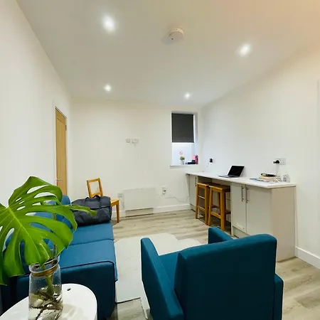 Vakantiehuis 2 With Private En-suite Centre Ts1 *