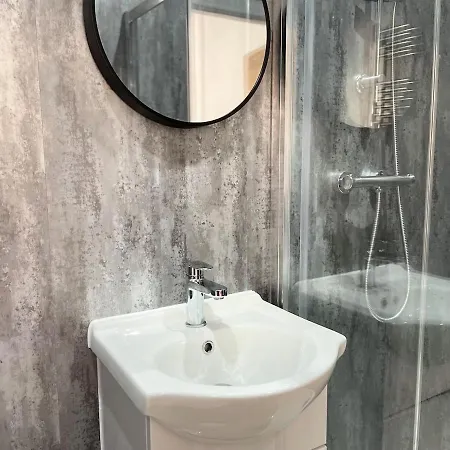 Vakantiehuis 2 With Private En-suite Centre Ts1